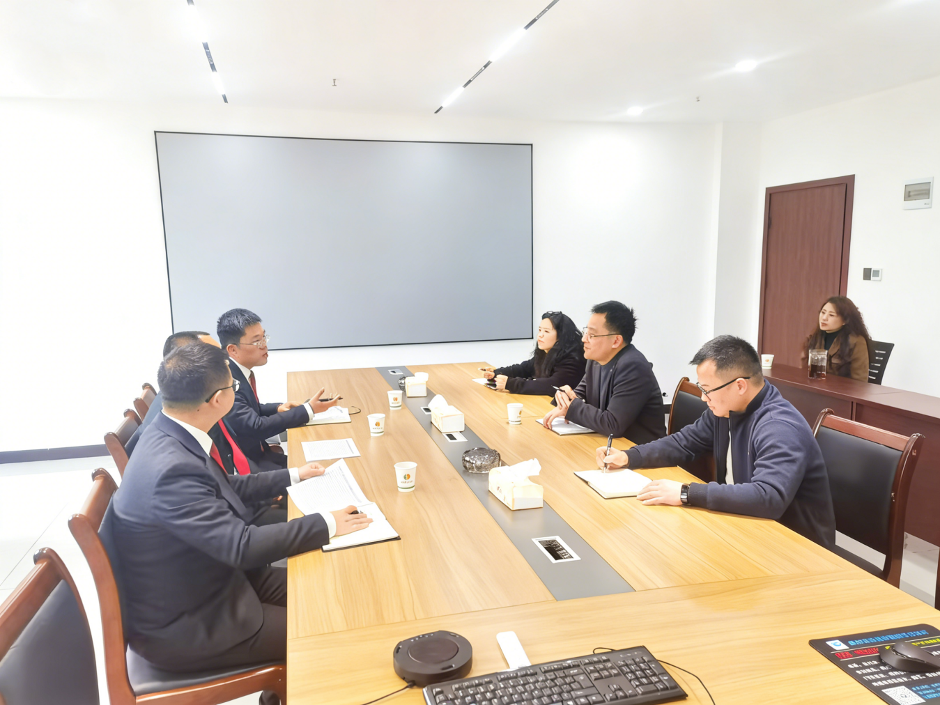 走访企业听心声 优化营商新环境<br/>——黔江法院党组成员、副院长陈江到我司调研座谈